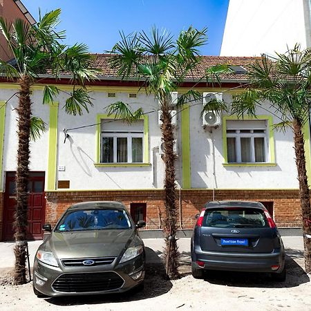 Hotel Kuriozum Vendeghaz à Szeged Extérieur photo
