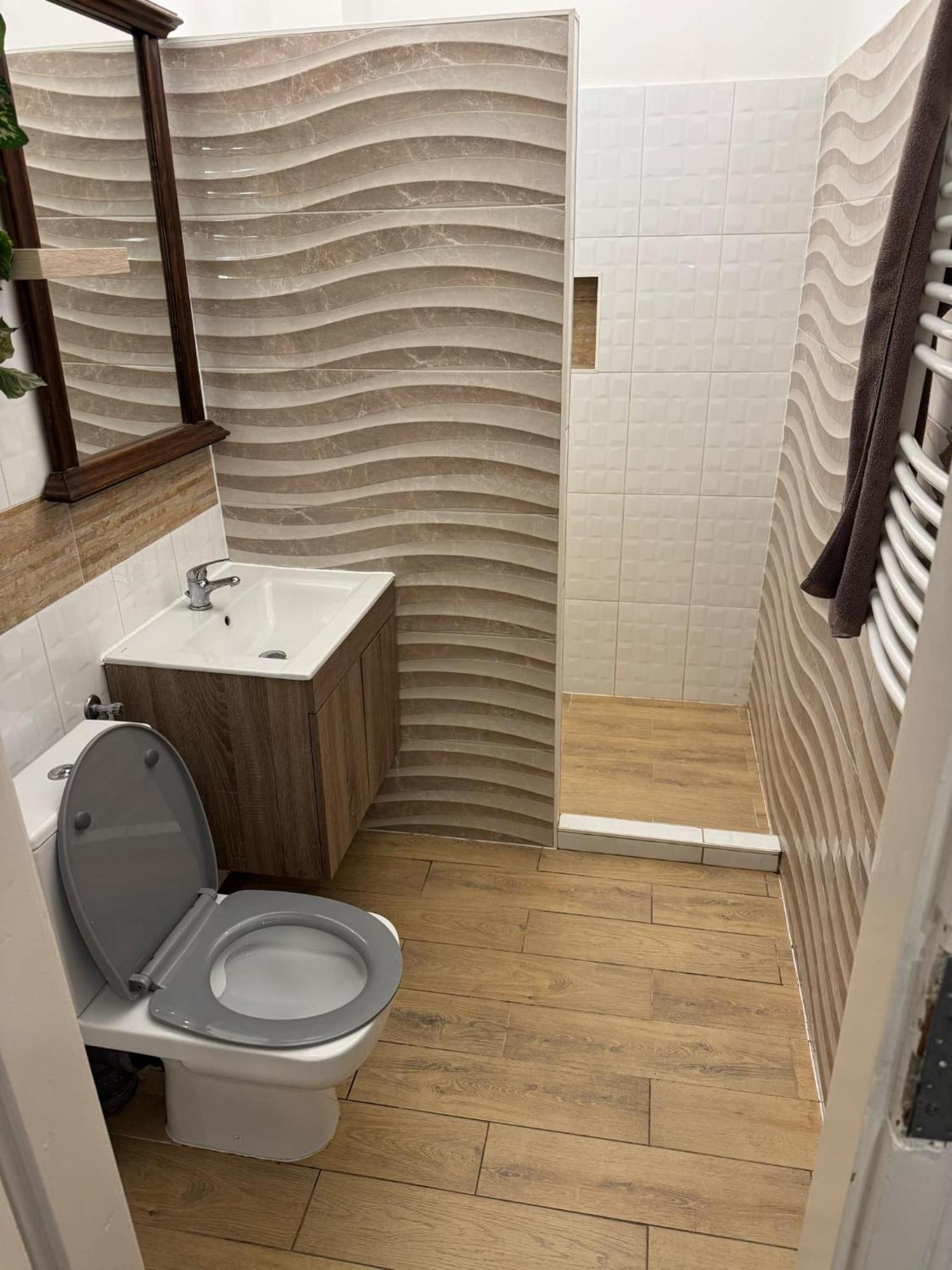 Hotel Kuriozum Vendeghaz à Szeged Extérieur photo