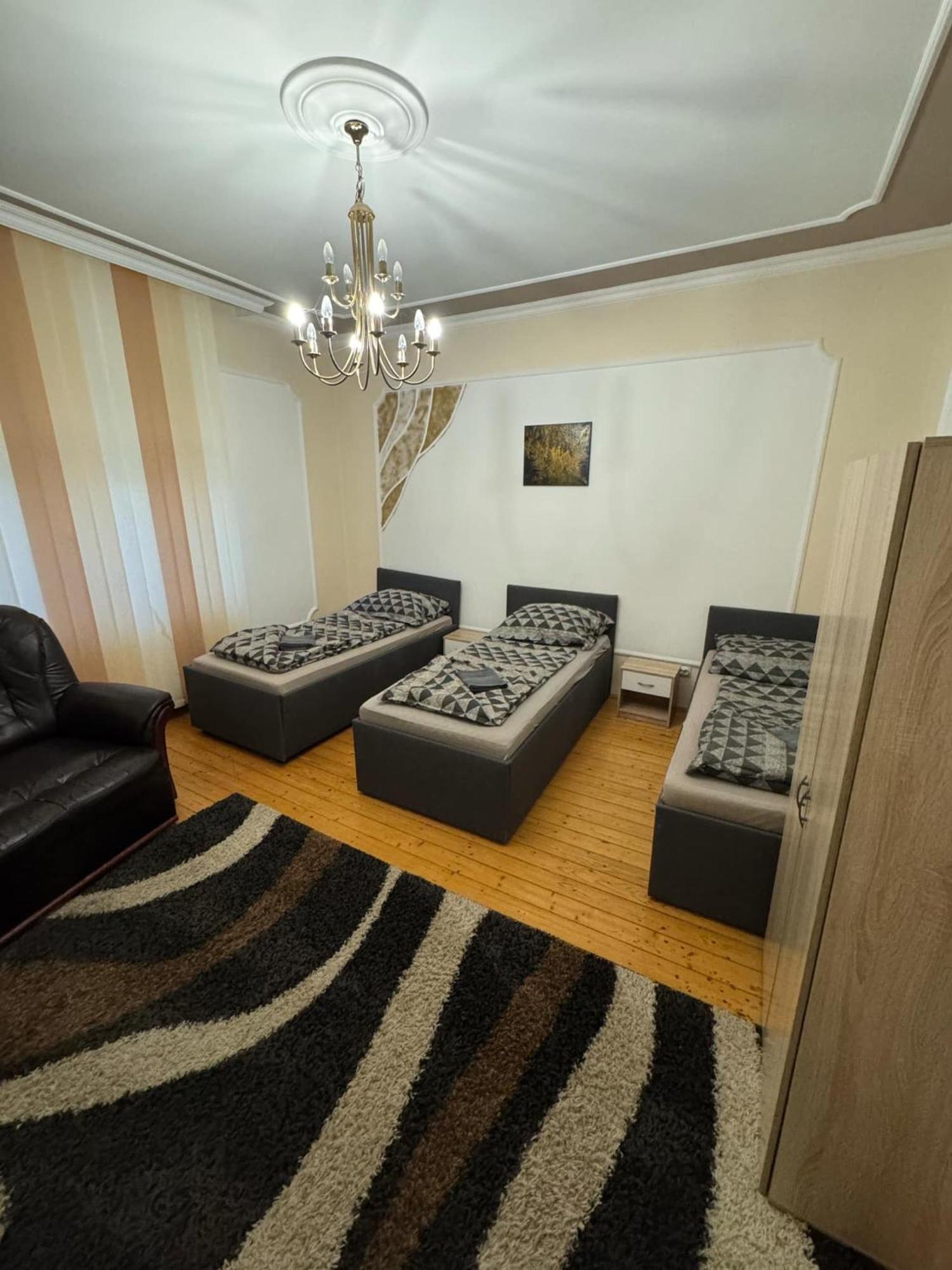 Hotel Kuriozum Vendeghaz à Szeged Extérieur photo
