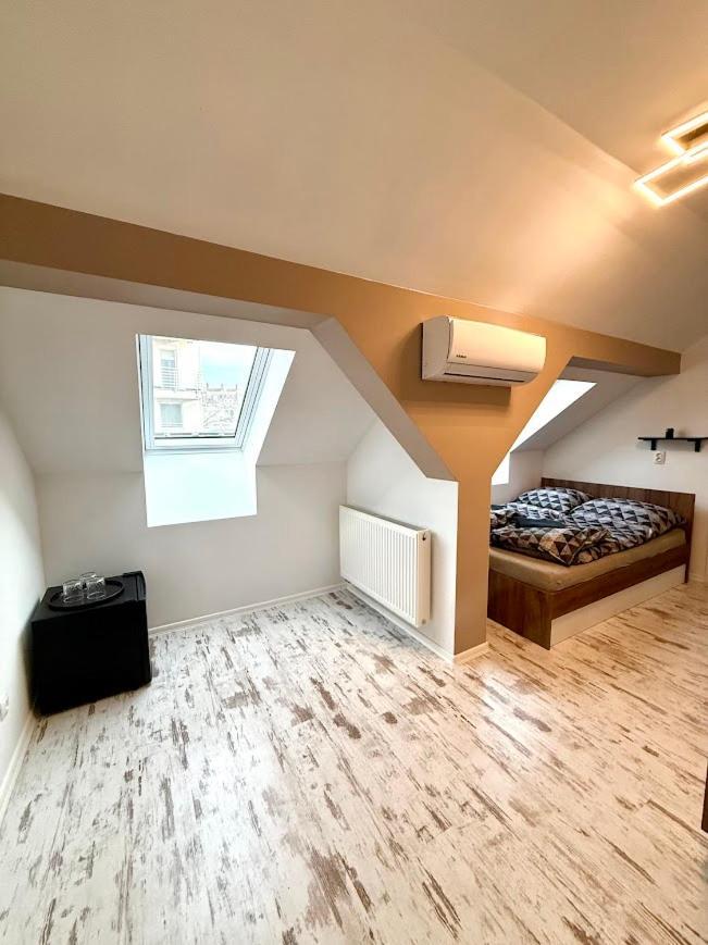 Hotel Kuriozum Vendeghaz à Szeged Extérieur photo