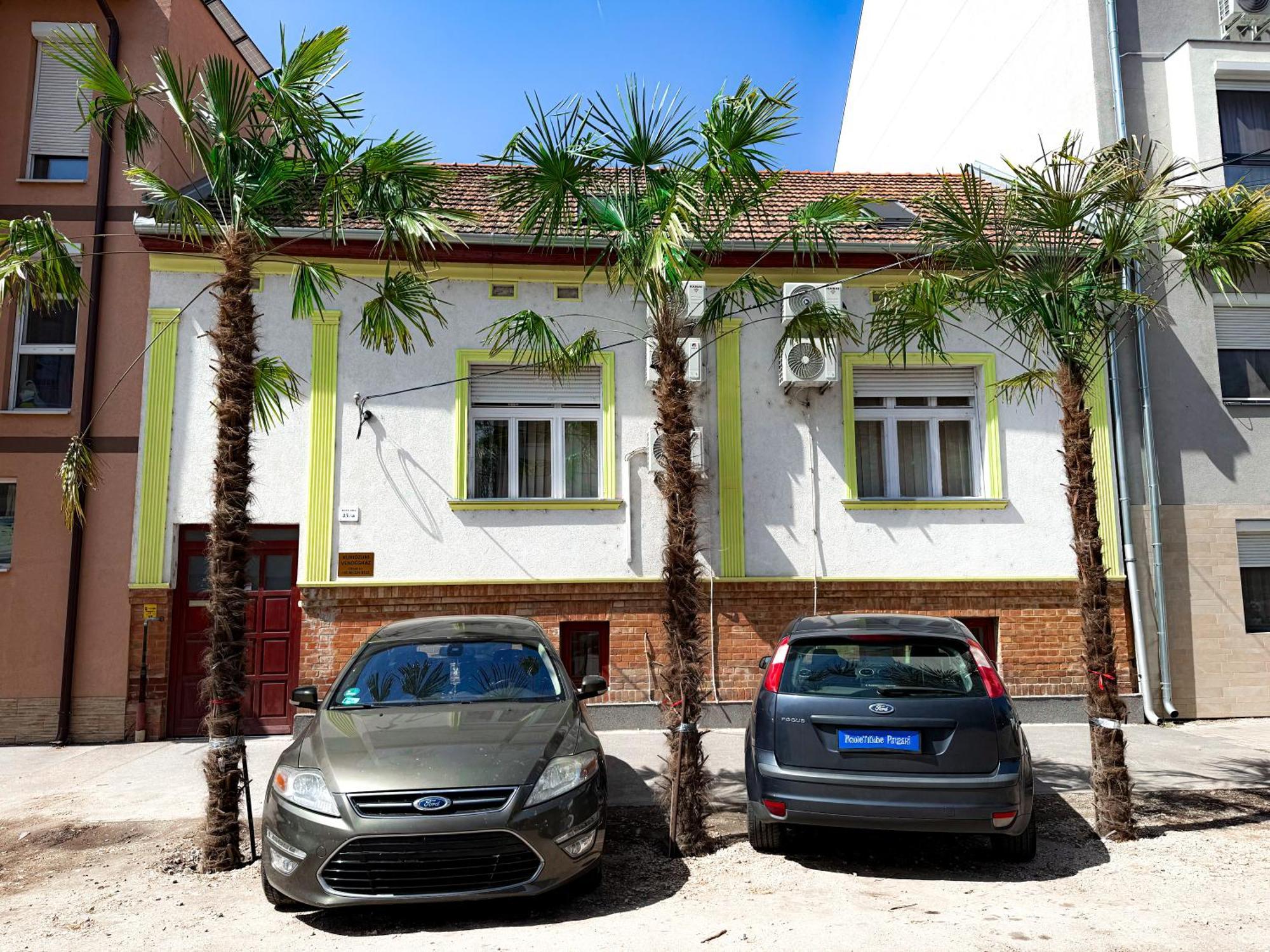 Hotel Kuriozum Vendeghaz à Szeged Extérieur photo